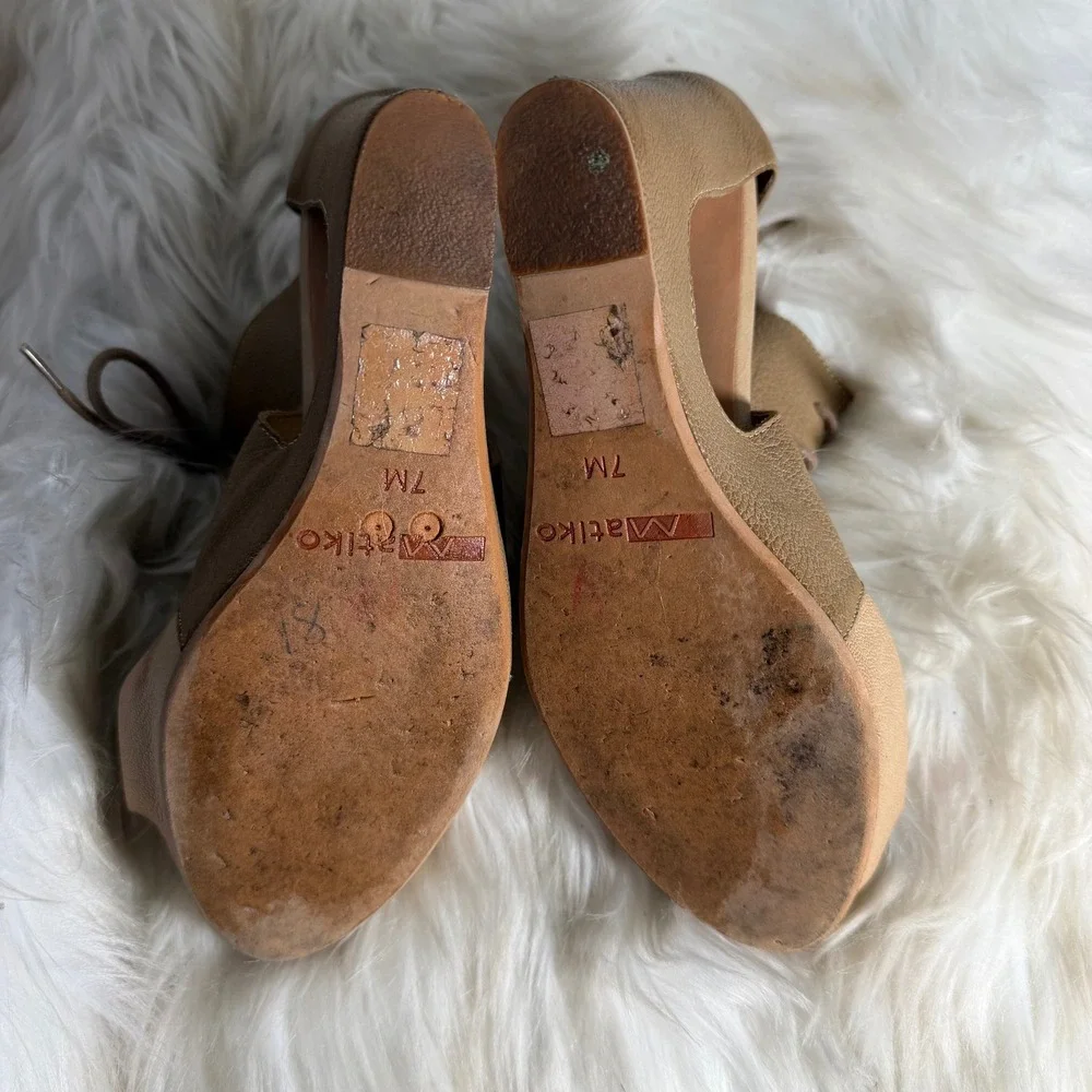 Matiko Paris Leather Cutout Wedge Sandals Two Tone Tan/Taupe Platform‎ Heel Sz 7